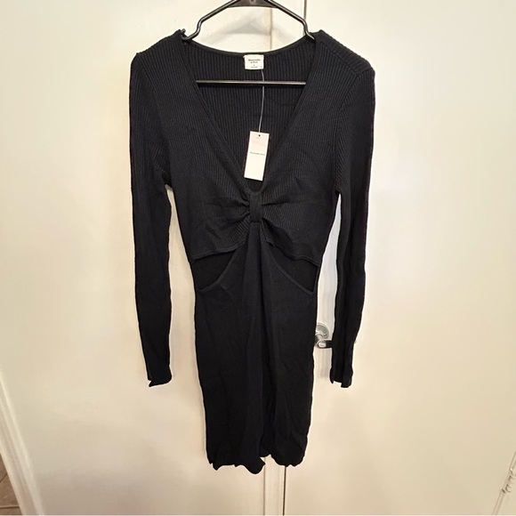 NWT Abercrombie & Fitch Black Ribbed Cutout Knot Tie Dress Size Large - Picture 1 of 7